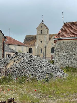 L'église vue du “Cœur de village”